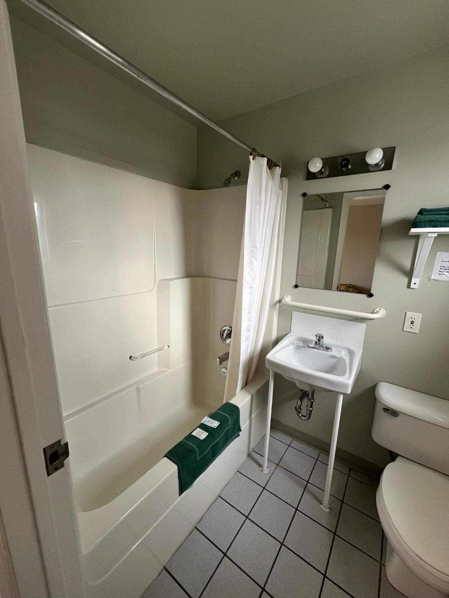 Raccoon Lodge Motel Sylvan Lake Pokój zdjęcie